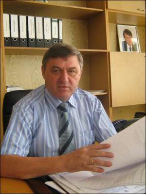Начальник управління агропромислового розвитку Анатолій Павліченко: ”Законсервовані 11 підприємств. У більшості їх ріжуть на метал”