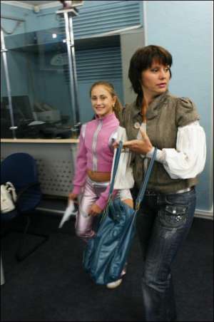 12-летняя певица Мариетта и ее мама Инна Иванова готовят к Евровидению космическое шоу ”Шаг”