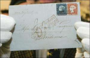 Лист, прикрашений двома марками з зображенням королеви Вікторії, відправили 1847 року з острова Маврикій до французького Бордо. Конверт з-під послання показали на міжнародній виставці поштових марок у Відні
