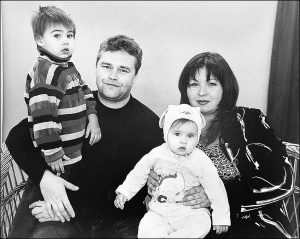 Киянин Юрій Коржов у 2006-му побрався з Анжелікою Сатурян. Син Георгій народився 2004-го, а донька Марія — за кілька місяців до одруження батьків