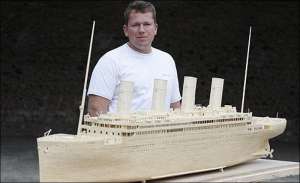 Британец Тим Элкинс собирал уменьшенную модель лайнера ”Титаник” на протяжении 15 лет