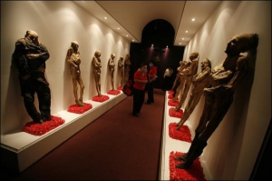 Среди экспонатов выставки 15 женских и восемь мужских мумий. А также отрубленная голова мужчины