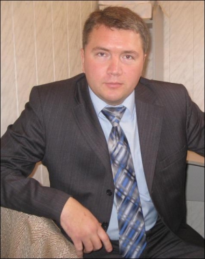 Директор центра профдезинфекции фирмы ”Велес” Олег Белоножко: ”Благодаря мусору и загроможденным подвалам крысы чувствуют себя комфортно”