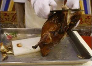 Смаженою качкою китайські шеф-кухарі частували атлетів під час Олімпійських ігор в Пекіні. Перед приготуванням тушки ретельно досліджували на наявність допінгу