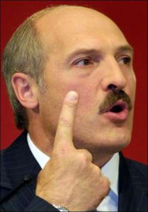 Президенту Білорусі Олександрові Лукашенку дозволили в’їзд до ЄС за те, що він звільнив з-під арешту трьох опозиціонерів