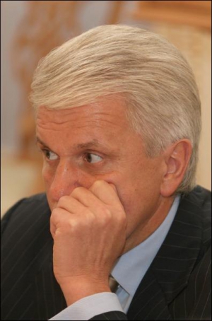 Народний депутат Володимир Литвин на початку жовтня поклав на депозит в Ощадбанку 200 тисяч гривень