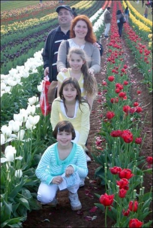 В начале ноября Любовь, Вера и Надежда с родителями Тимуром Багировым и Викторией Неживенко ходили в Королевский ботанический сад в Мельбурне, Австралия