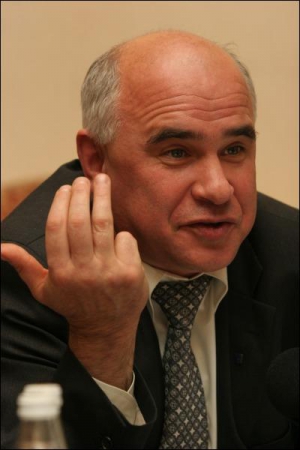 Петро Олійник три роки був губернатором Львівщини