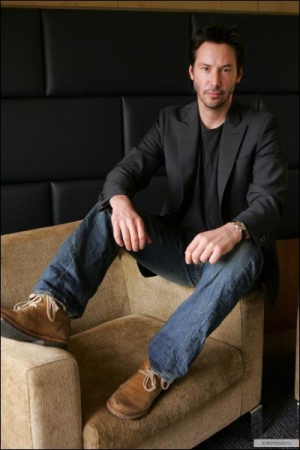 Американський актор Кеану Рівз уважає талісманом свої світло-коричневі  замшеві черевики