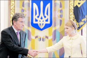 Президент України Віктор Ющенко і прем’єр-міністр Юлія Тимошенко під час засідання Ради національної безпеки і оборони у травні 2008 року