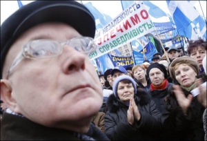 Вчера Федерация профсоюзов Украины вывела на столичную площадь Независимость, по разным оценкам, до 5 тысяч человек. Раньше профсоюзы заявляли, что выведут на улицу 15 тысяч человек