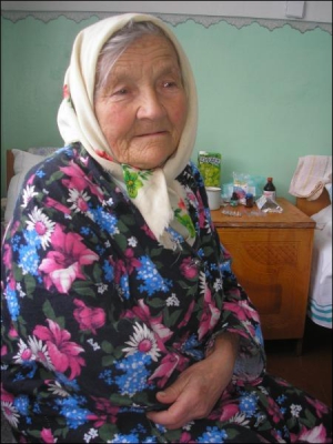 Ганна Ярина из села Старая Бутивка пешком пришла в больницу в райцентре Сосница на Черниговщине