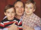В третьем браке с актрисой Ириной Купченко с разницей в три года родились сыновья — Александр (слева) и Сергей