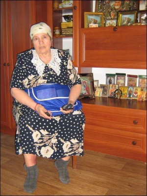 Валентина Новикова живет сама в городе Моспино Донецкой области. Двое мужчин ушли от нее, сын Виталий умер