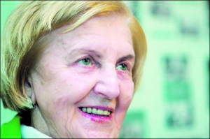 Атена Пашко, вдова бывшего лидера Народного руха Вячеслава Чорновола, разошлась в убеждениях с нынешним председателем НРУ Борисом Тарасюком