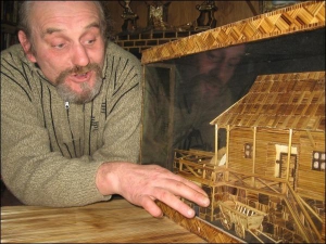 Народний умілець Ігор Майстерук із 1991 року живе сам у місті Меджибіж на Хмельниччині