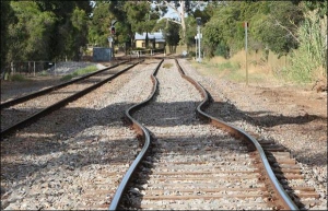 От жары плавятся железнодорожные пути в австралийском городке  Кроумер Перейд в трех километрах от Аделаиды