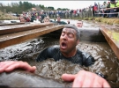 ”Крутым ребятам” приходится плыть несколько сотен метров в грязи