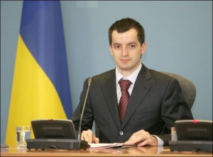 Роман Жуковський: ”Україні як державі банкрутство не загрожує”