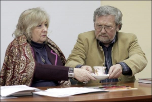 Лідія Григор’єва та Равіль Бухараєв читають свої поезії у столичному Російському домі