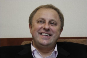 47-летний народный депутат от Партии регионов Василий Грицак, шутя называет 28-летнюю жену ”старушкой”