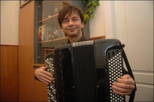 Аккордеонист Игорь Завадский за последние 17 лет дал 1200 концертов