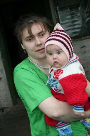 Жительница черниговской области Тамара Евлан потратила 5 тысяч гривен на лечение дочери Маргариты. Младенец попал в реанимацию из-а фурункулеза