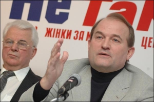 Лідери опозиційного блоку ”Не так!” Леонід Кравчук та Віктор Медведчук під час прес-конференції 20 січня 2006 року