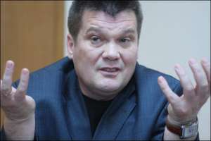 Анатолій Семинога запевняє, що протестувати під Кабмін приходять за гроші київського мера Черновецького чи Партії регіонів