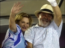 Президент Бразилії Луїс Інасіо Лула да Сілва з дружиною Марізою був присутній на карнавалі. Зі свого місця він розкидав презервативи, аби бразильці не забували про безпеку сексу