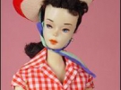 В 1960 году ”Маттел” впервые выпустили Барби в комплекте с кукольным набором для пикника
