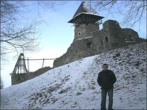 Турист із села Довге Іршавського району Закарпаття Юрій Ловга часто буває біля Невицького замку. Фортецю, яку не відбудовували з років cередньовіччя, намагаються відновити ентузіасти об’єднання ”Невицький замок”