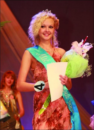 Восемь из десяти судей отдали свои голоса за черкасщанку Анастасию Федорович. Девушка три года подряд принимала участие в конкурсах красоты