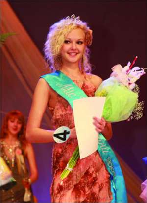 Вісім із десяти суддів віддали свої голоси за черкащанку Анастасію Федорович. Дівчина три роки поспіль брала участь в конкурсах краси