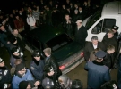 Автомобиль сторонника БЮТ, который блокирует выезд с издательства Збруч