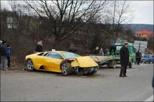 Розбите авто Кахи Каладзе одразу після аварії. Пригода сталася у п’ятницю на об’їзній ужгородській трасі