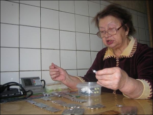 Пенсионерка из Киева Алла Андрющенко ежемесячно тратит на лекарства 400 гривен. Покупает десять видов таблеток