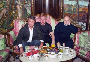 Ющенко, Сацюк и Смешко в день отравления кандидата в президенты. 5 сентября 2004 год.