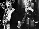 Переодетые женщинами актеры Тони Кертис в роли Джо (слева) и Джек Леммон, играющий его друга Джерри, в ленте ”В джазе только девушки”, 1959 год