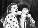 1986-го Вайкуле заспівала з Валерієм Леонтьєвим пісню ”Вернисаж”. Кажуть, недавно Леонтьєв порадив Вайкуле свого пластичного хірурга