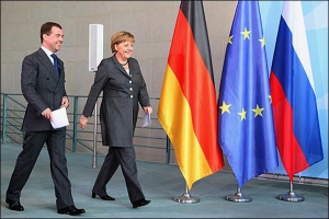 Дмитрий Медведев с Ангелой Меркель перед началом пресс-конференции по итогам российско-германских переговоров