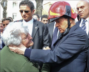Берлусконі висловлює співчуття італійці літнього віку у зв&#39;язку з трагедією у середу, 8 квітня 2009 року