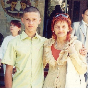 Виталий Процик с матерью Оксаной. В последний раз женщина видела сына 19 января 2009 года