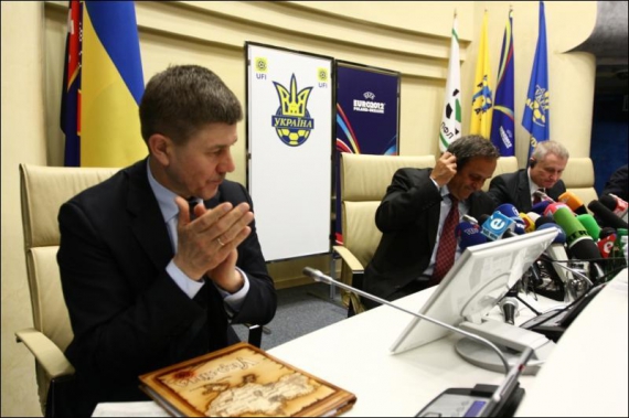 Вице-премьер-министр Украины Иван Васюник поблагодарил Платини за Евро-2012