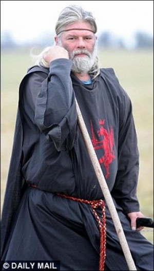 Британец Джон Ротуэлл десять месяцев ночует на друидском капище Стоунхендж