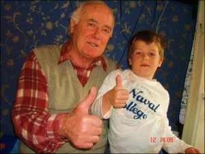 Гіві Канделакі 10 років виховував у Москві дітей доньки Тіни. На фото він із онуком Леонтієм