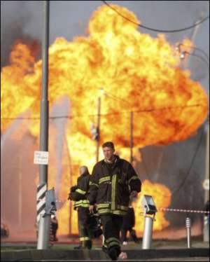 Пожар, названный экспертами самой крупной в Москве техногенной катастрофой последних 20 лет, гасили свыше полусуток. От взрыва газа никто не погиб, потерпели пять автомобилистов