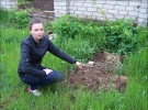 Інна Маковська показує місце поховання Чьоко