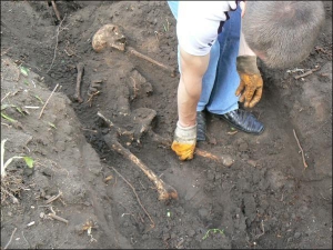 Скелет неизвестного солдата, случайно найденный 9 мая в селе Михайловка Винницкой области