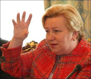 В оточенні президента Віру Ульянченко жартома називають ”мама Віра”